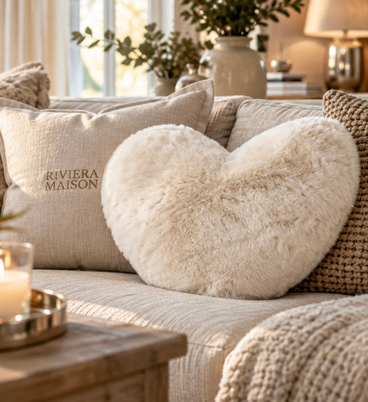 Riviera Maison – Heather Heart Faux Fur Pillow in Herzform