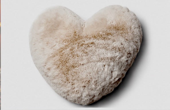 Riviera Maison – Heather Heart Faux Fur Pillow in Herzform