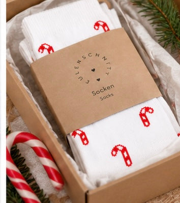 Eulenschnitt Socken Zuckerstangen – Weihnachtssocken Weiß mit Rot